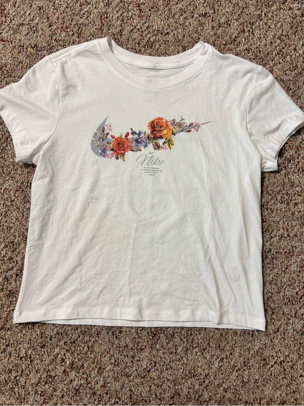 Nike Women’s White Floral Swoosh Crew Tee Slim Fit Large